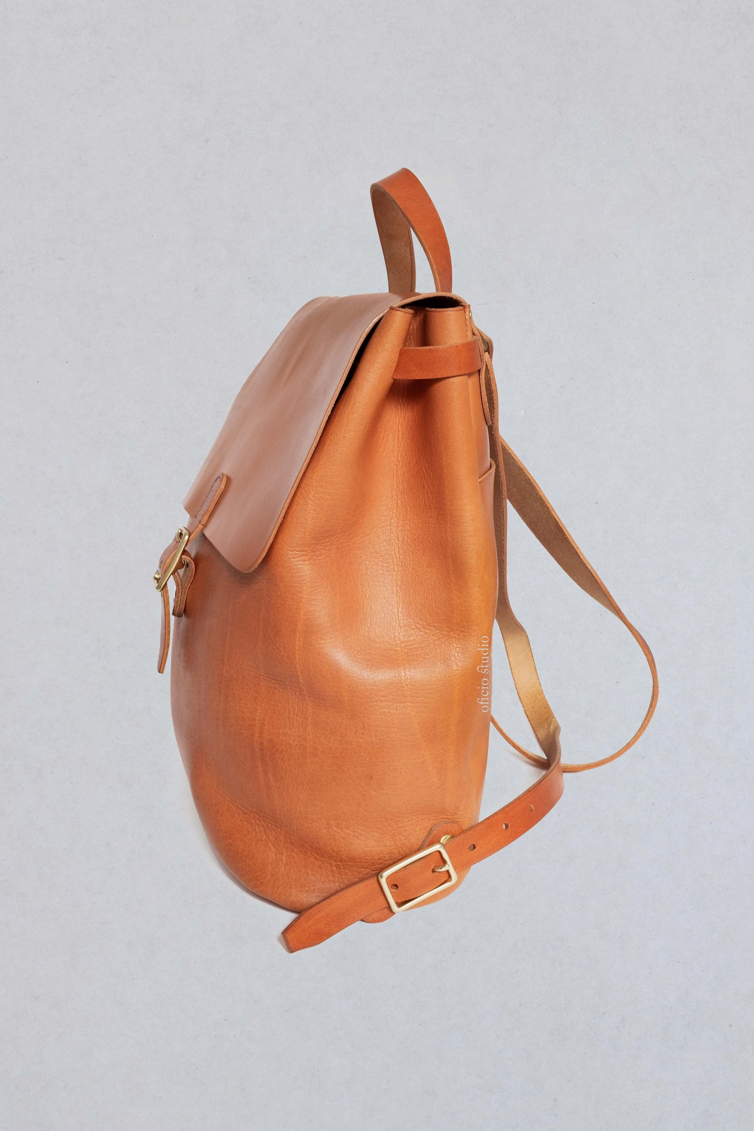 Oficio_Studio_WalkerBackpack_Honey3.jpg