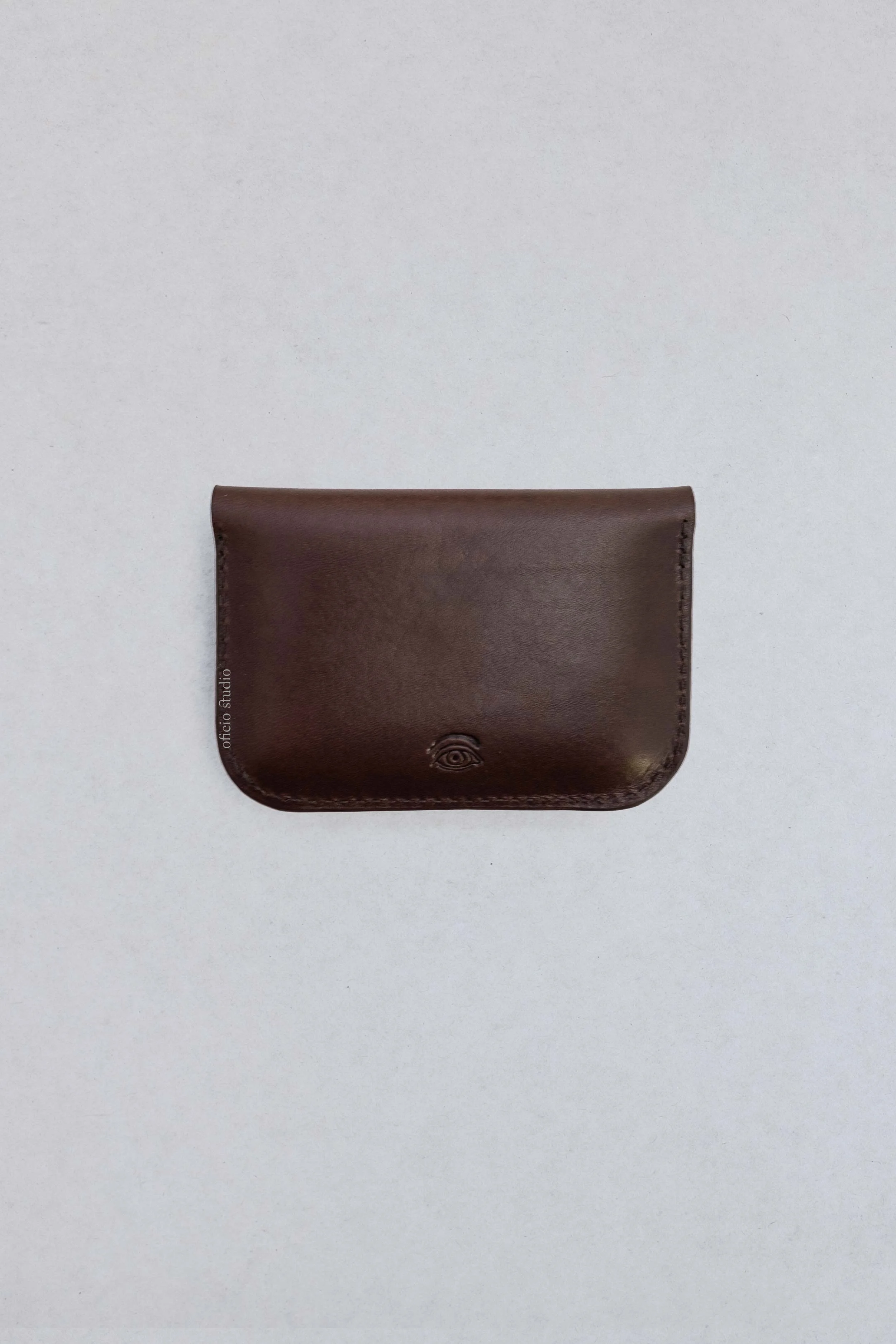 Oficio_Studio_RatoncitoMoneyCase_DarkChocolate2.jpg