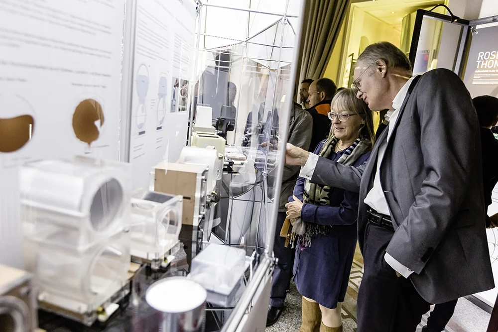 yellow design gmbh Ausstellung (on a) Journey-BAT