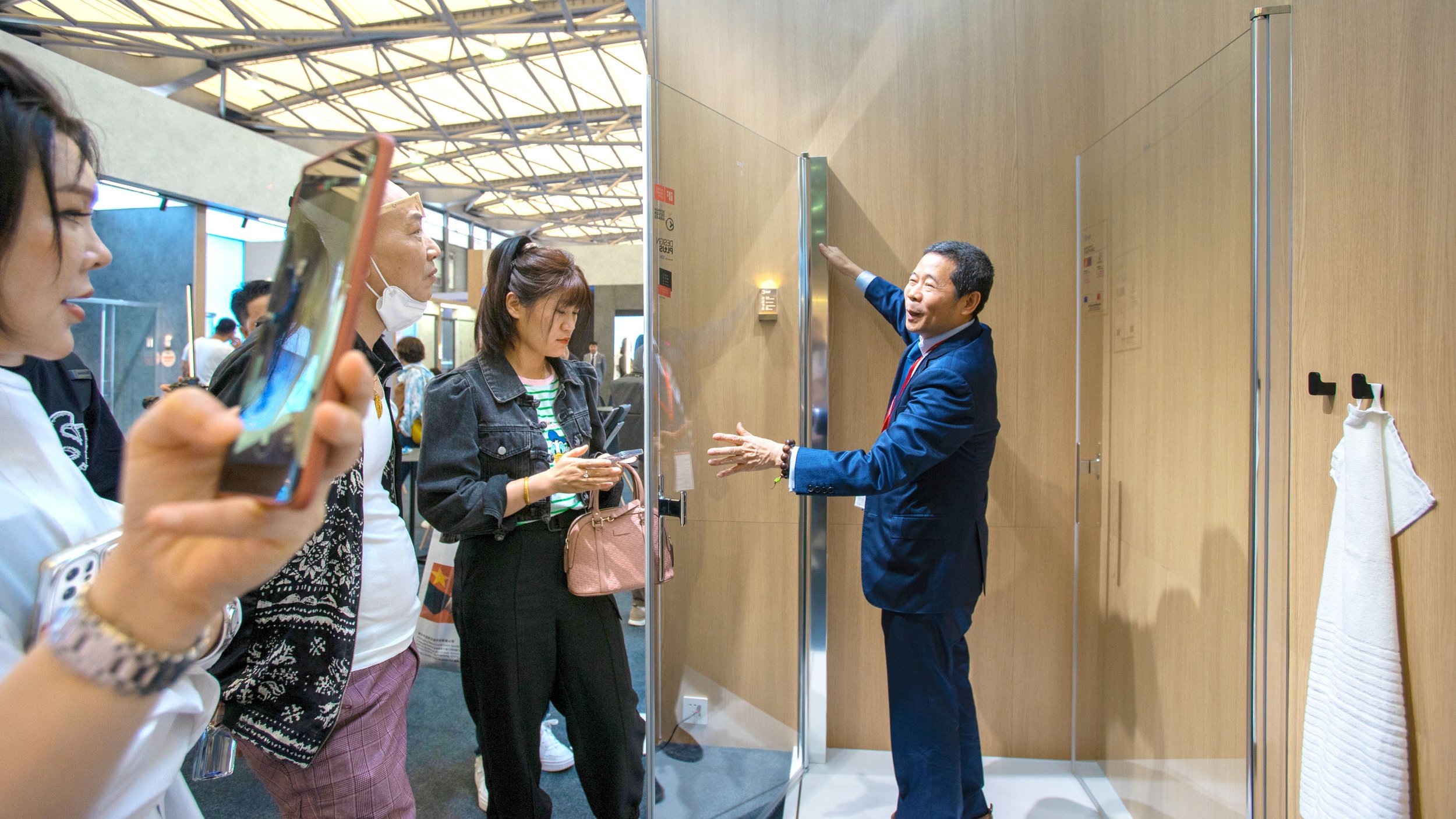 yellow-fair-trade-kbc-design-shanghai-shower-enclosure-china-5.jpg