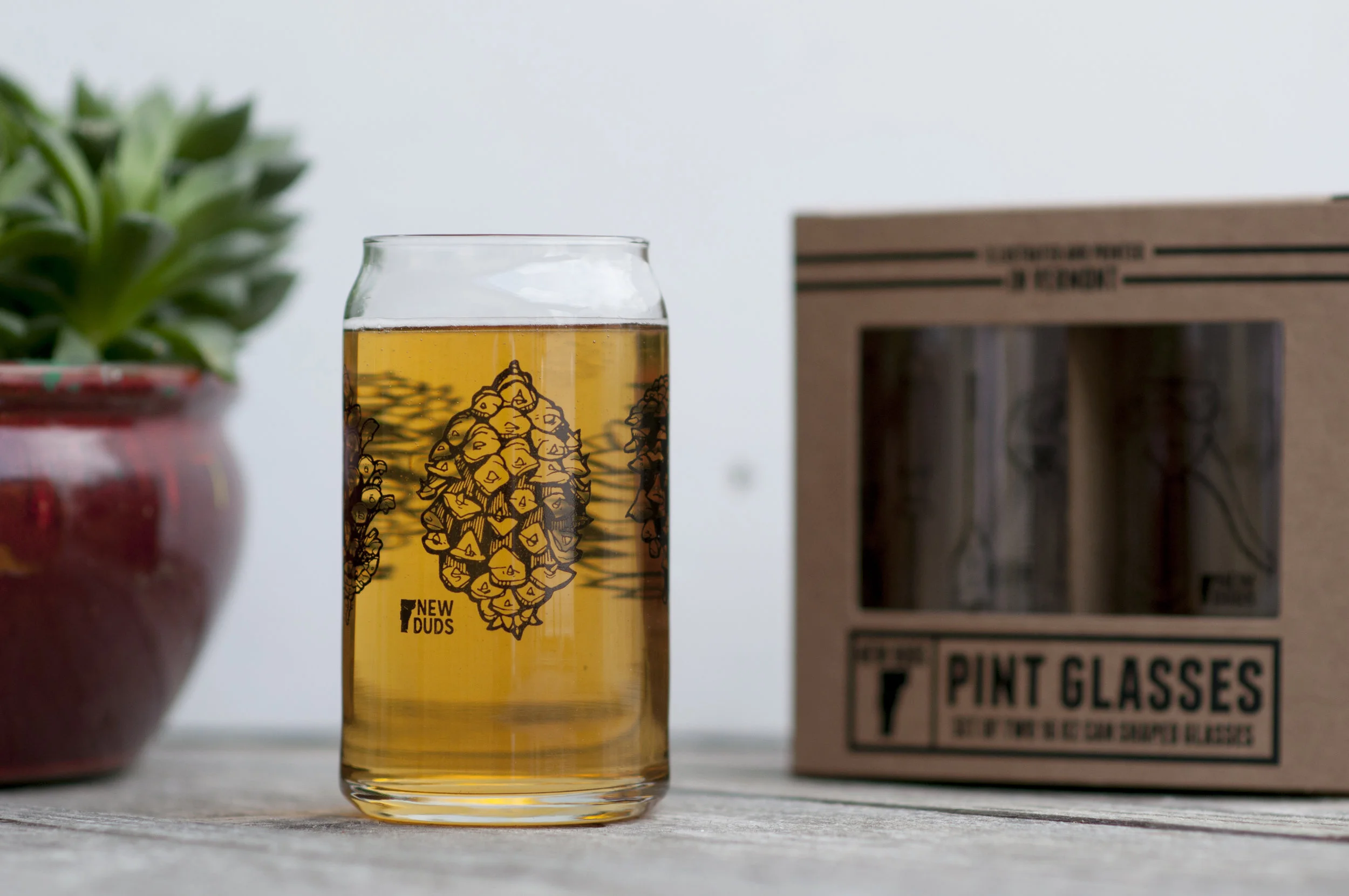 GSPINE01 : Min. 2 Sets: $12 per set Pinecone Design glass set Includes two 16oz can shaped pint glasses in a gift box USA MADE