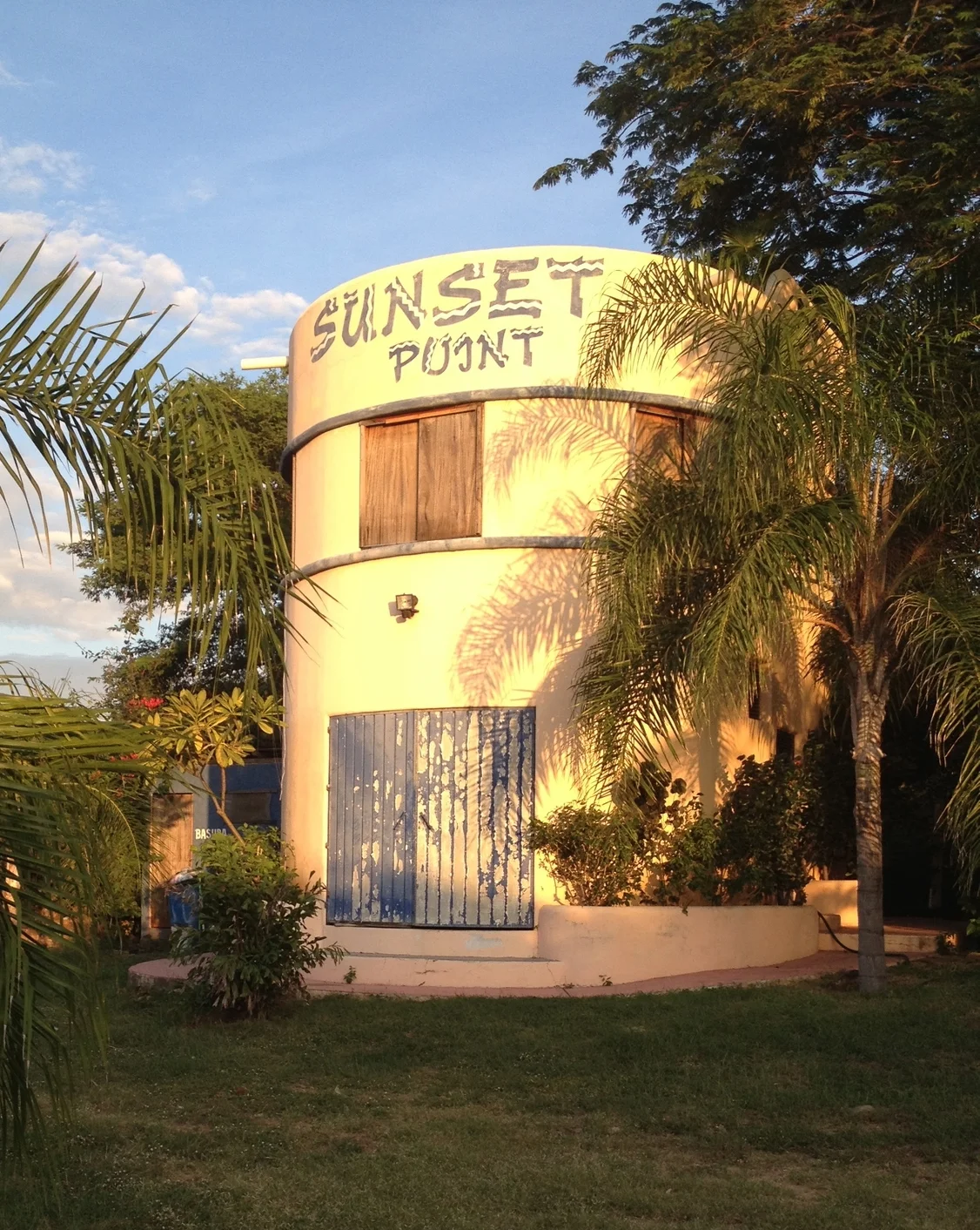 PUERTO ESCONDIDO: A CHANGE OF SCENERY 