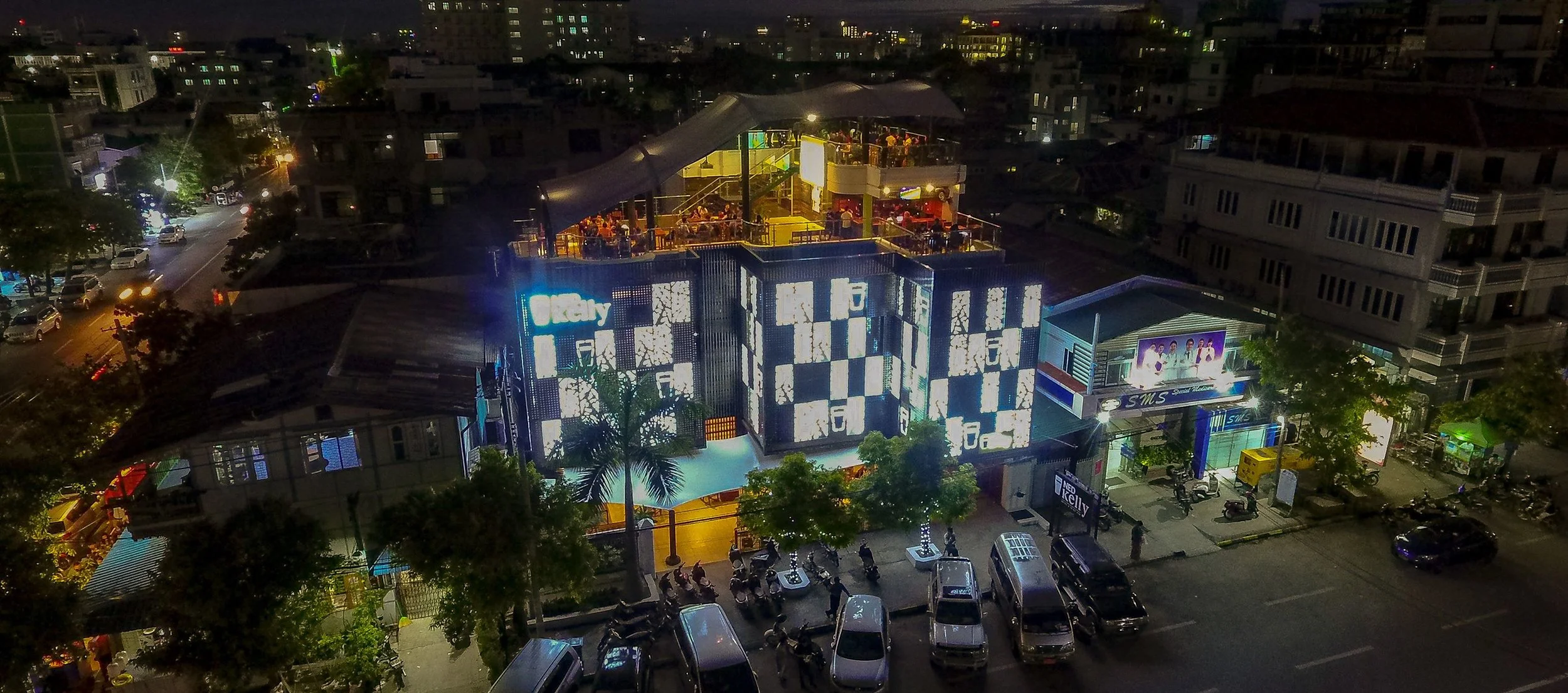 Where to stay in Mandalay? Ned Kelly Hotel is the clear answer. 