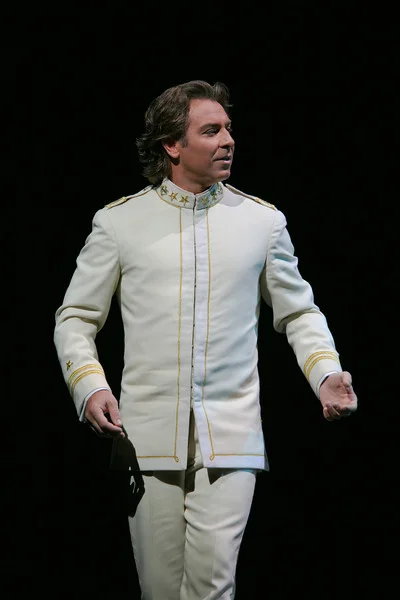 Roberto Alagna as Pinkerton