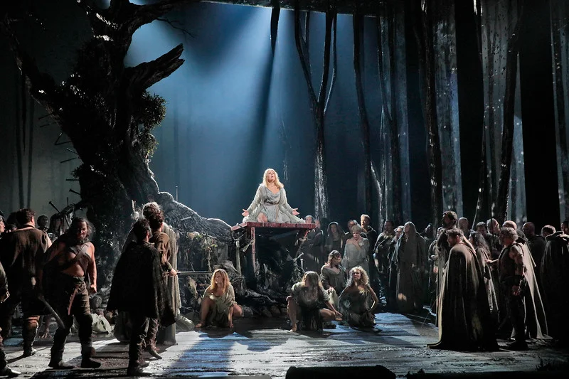 Sondra Radvanovsky as Norma sings Casta Diva