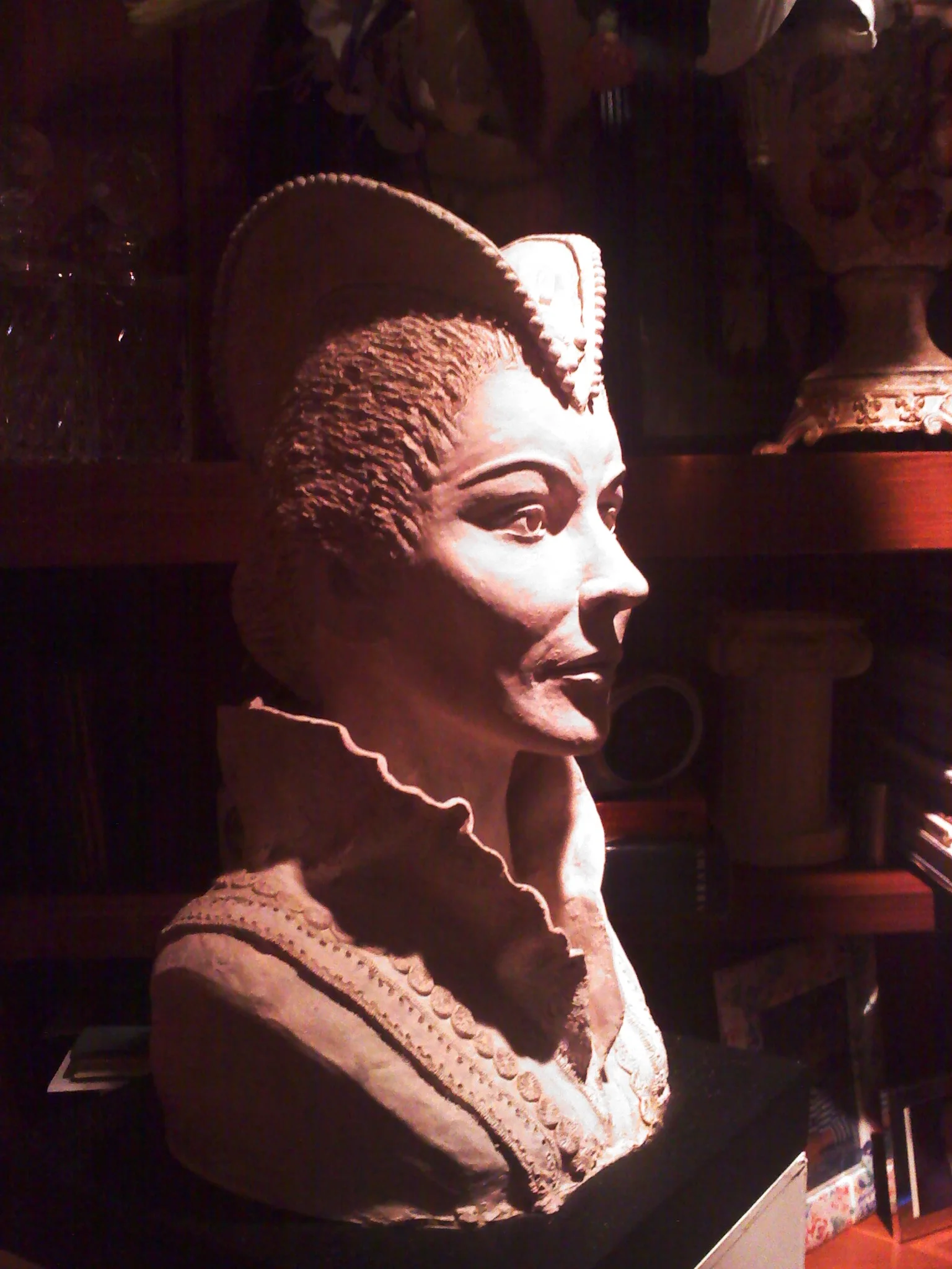 Bust of Maria Callas as Elisabetta in Don Carlos in OperaMetro's main hall