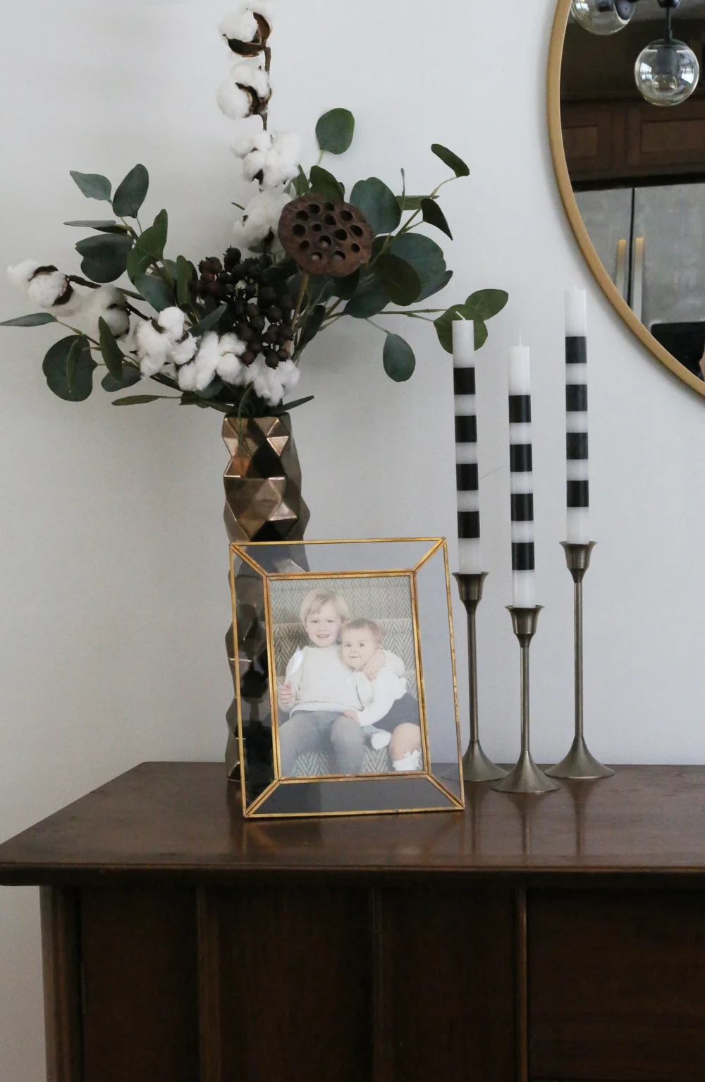 Faux Florals in MCM farmhouse.jpg
