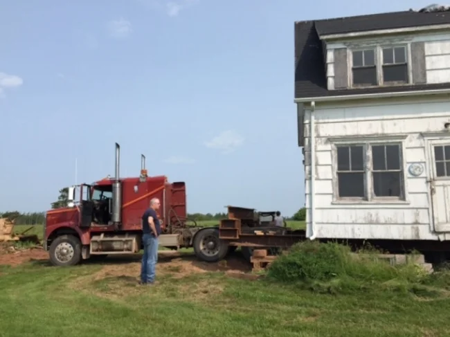 House on Truck Ready to Move