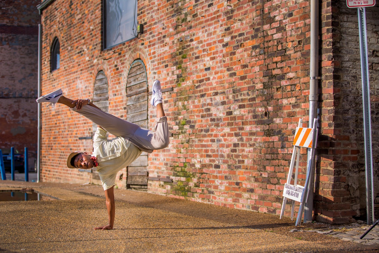 Gerald Hand Stand - PV APPROVED.jpeg