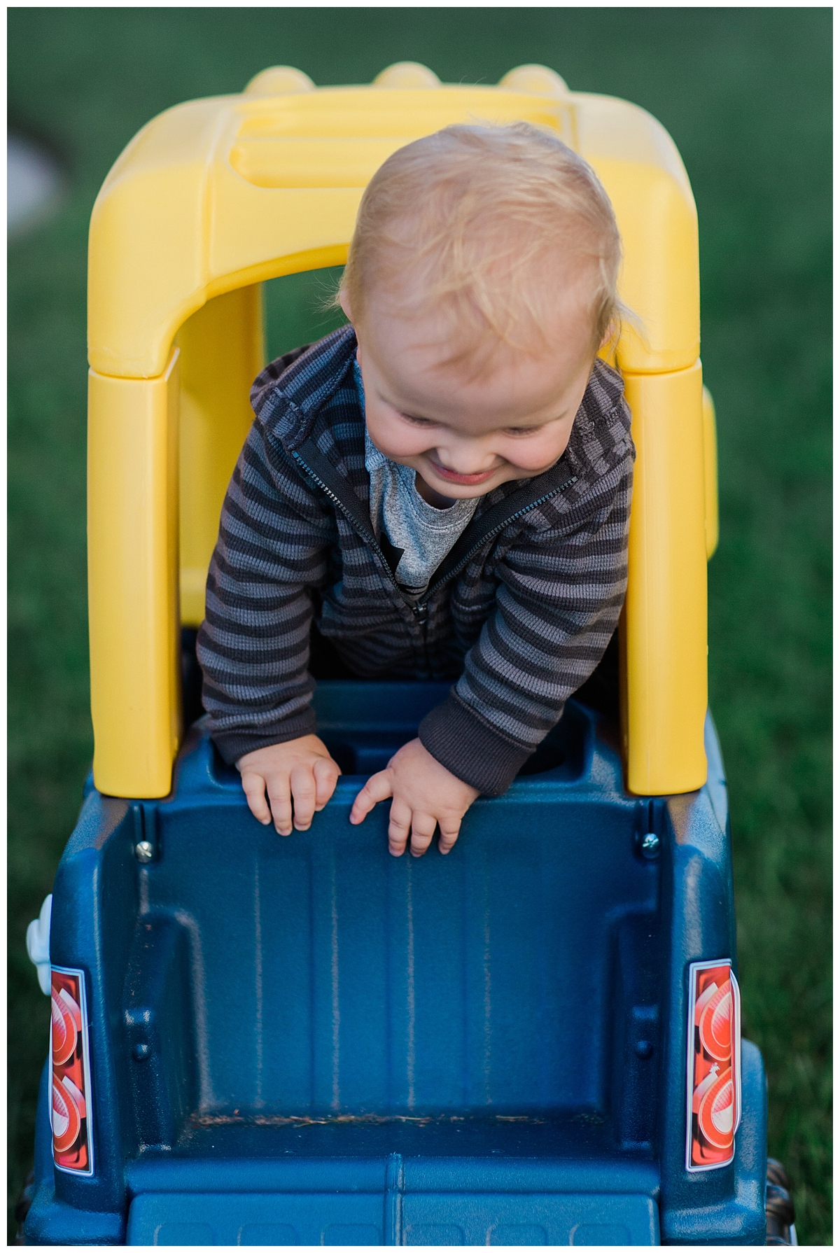 Right before I had to drop the camera to keep the toddler from flipping out of the car!