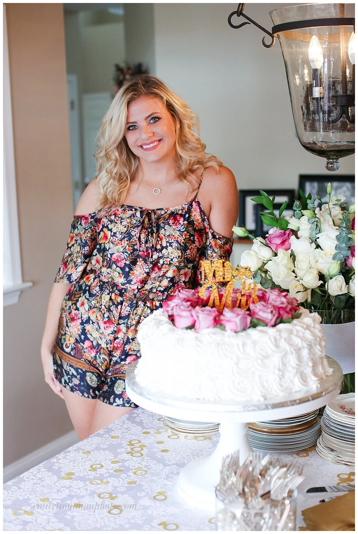 The beautiful bride with her cake! It was a delicious vanilla cake with raspberry filling.