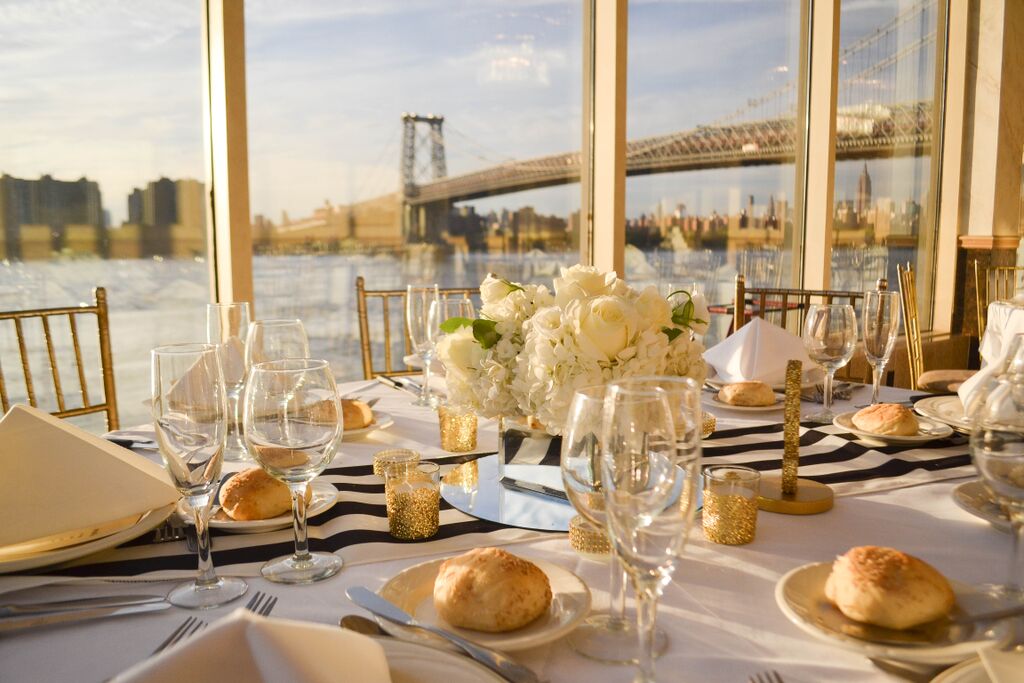 Classic and glittery wedding at Giando's on the Water