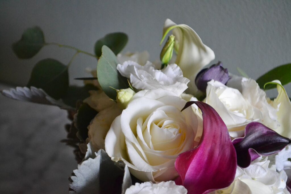 Classic and glittery wedding at Giando's on the Water