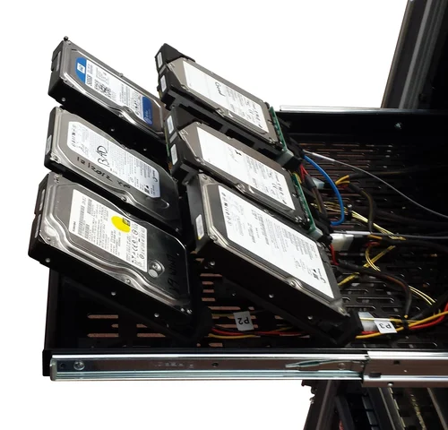 V-Blocks allow single-handed, tool-less connection of loose SAS, SATA or Fibre Channel drives, with or without drive caddies / carriers.