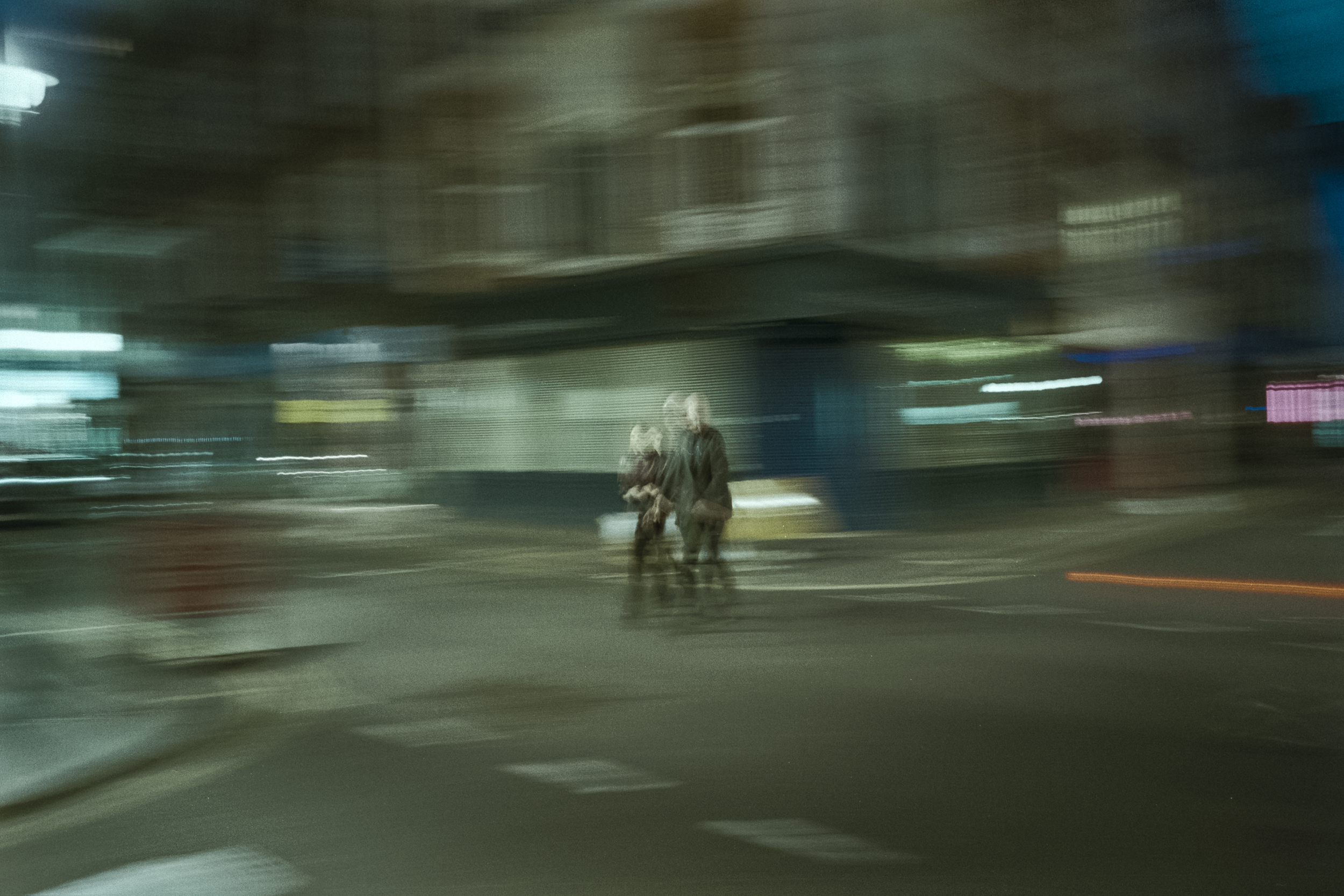 Oscar-arribas-photography-fotografo-portrait-retrato-editorial-london-street-photography-urbana-londres-film-analog-35mm-night-nocturna-58.jpg