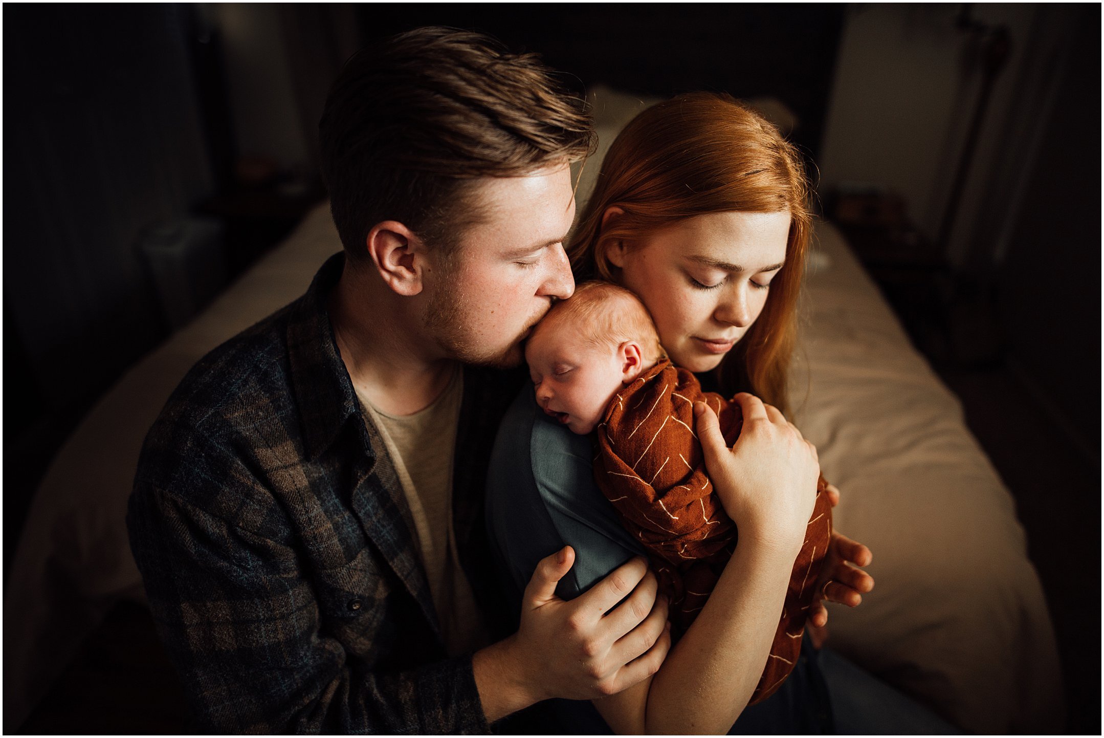 Kelly Lovan Photography | southern indiana newborn photographer | newborn photography style | newborn photography posing ideas | newborn photo mom and dad | newborn photos intimate