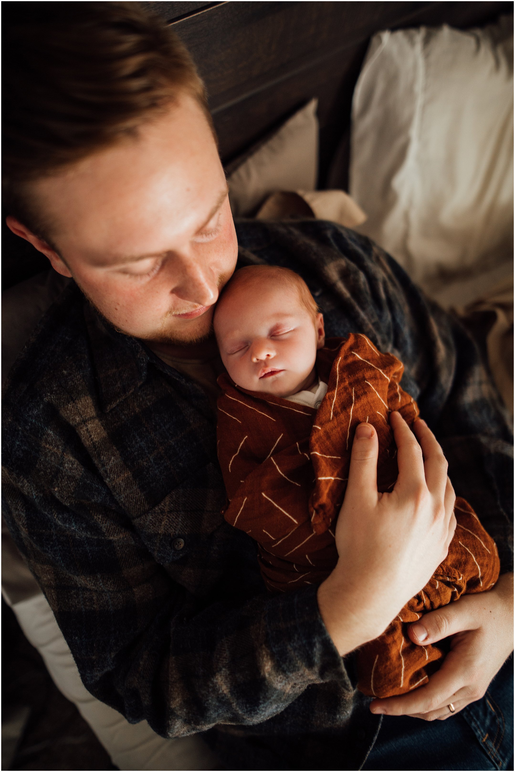 Kelly Lovan Photography | southern indiana newborn photographer | newborn photography style | newborn photography posing ideas | newborn photo father and daughter 