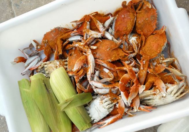 Blue Claw Crabs and Corn on the Cob! FYI -- Everything at H&H Seafood is steamed.