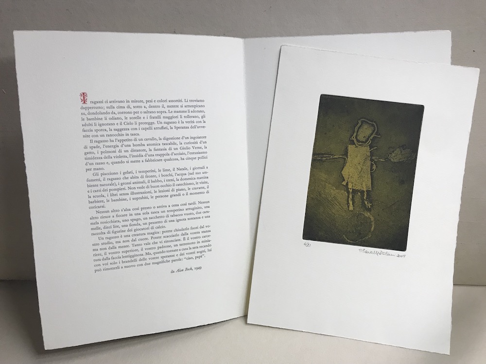 "Ciao, papà" Cartella d’arte dal titolo “Ciao papà “ composta da una stampa originale di Sara Montani su carta Graphia incisa su lastra di rame 18,2 x 12,8 cm con le tecniche della controstampa, acquaforte e acquatinta. Il foglio è accompagnato da un testo di Alan Beck stampato in Monotype da Rodolfo Campi della Tipografia Campi.
