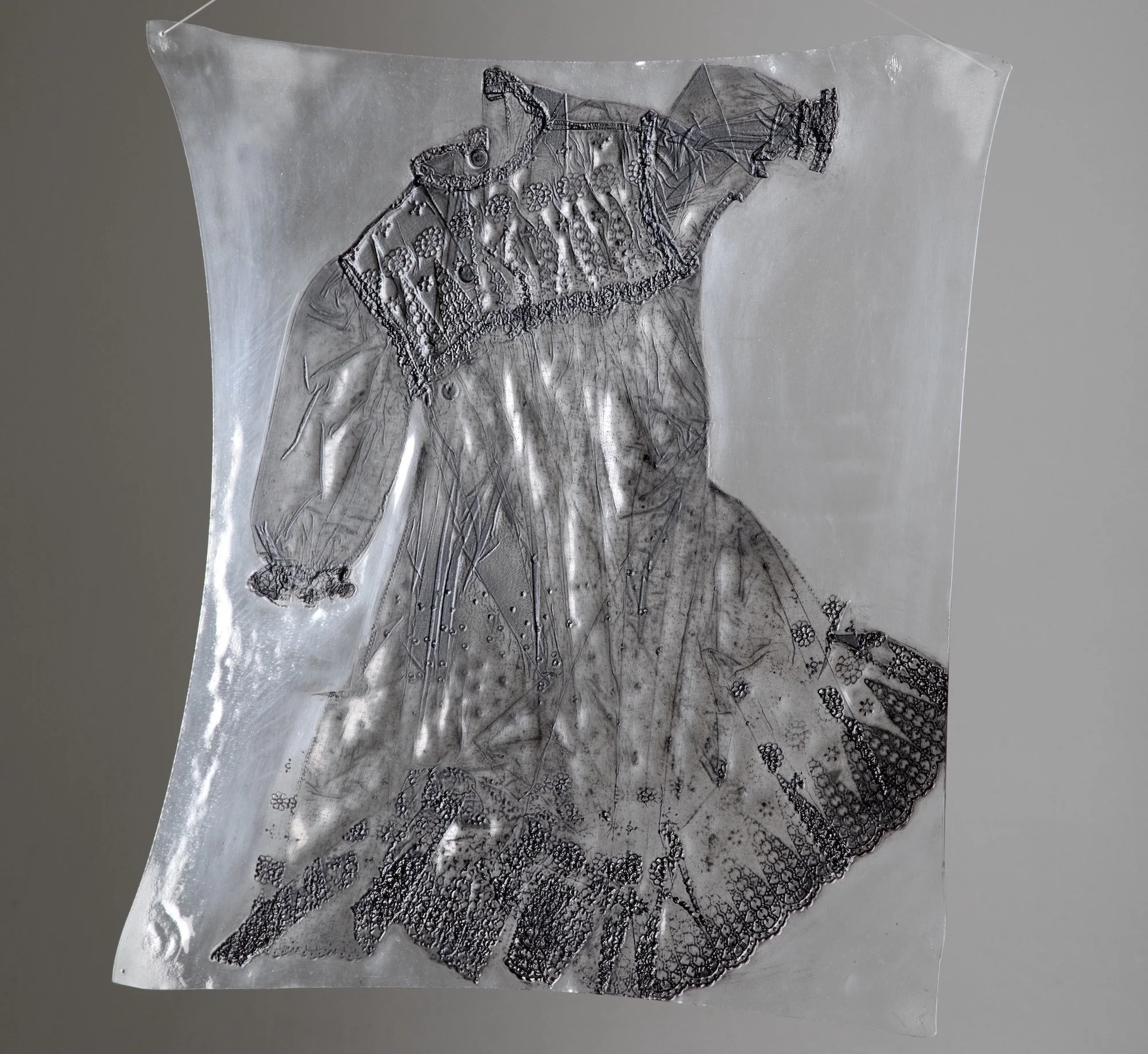 Epoche Trasparenti: la memoria impressa nel metacrilato