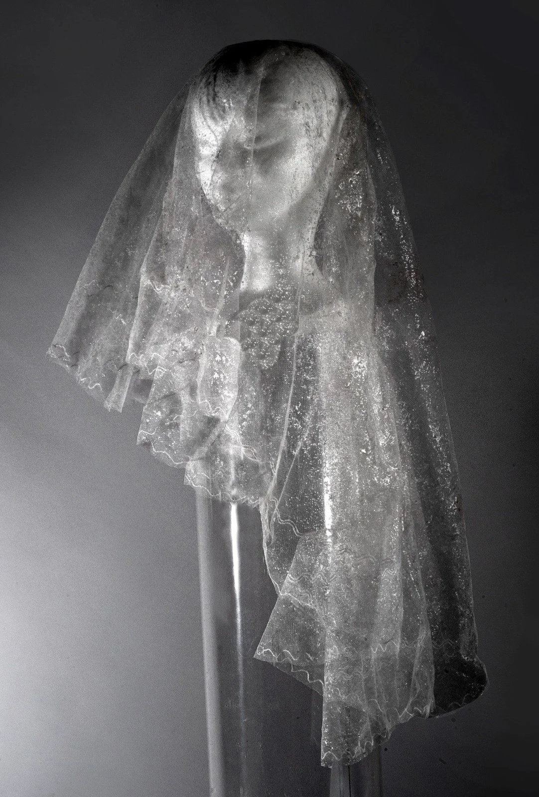 La sposa bambina: il silenzio che denuncia