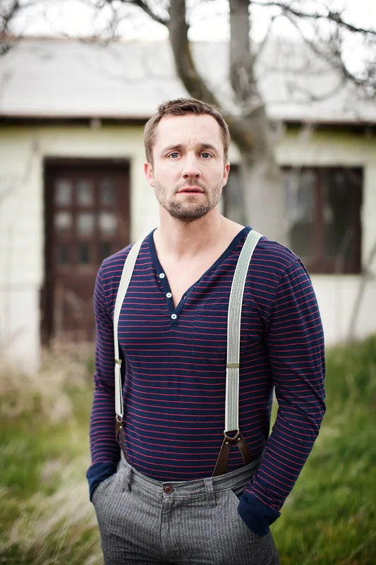 Portrait at an abandoned house. san diego lifestyle photographer, san diego lifestyle photography, southern California lifestyle photographer, California lifestyle photographer, lifestyle photographer
