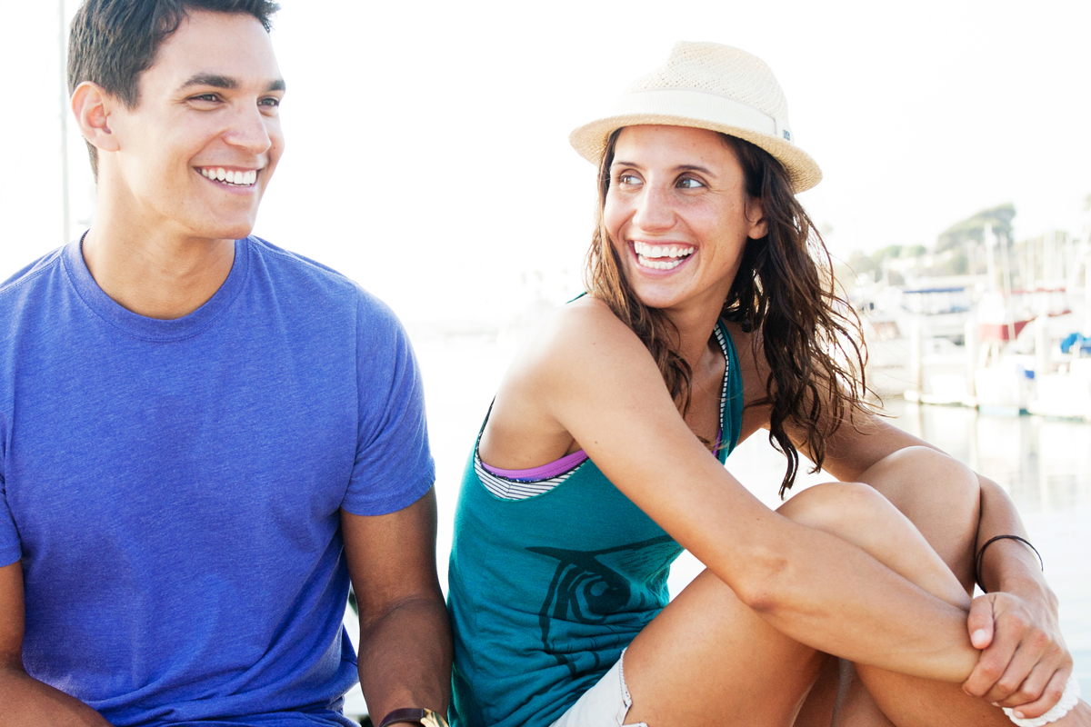 Stylish friends laughing at the beach. san diego lifestyle photography, san diego lifestyle photographer, southern California lifestyle photographer, California lifestyle photographer, lifestyle photo