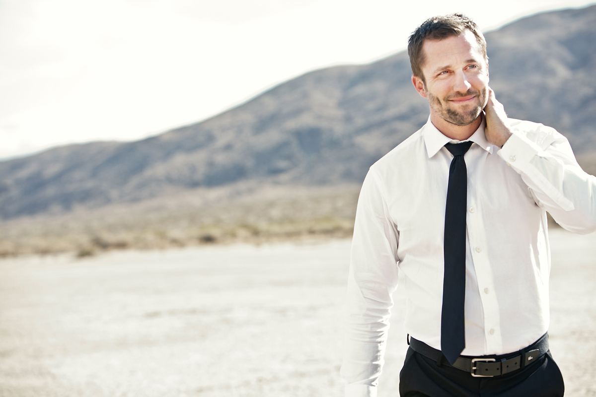Ronnie Freeman musician photoshoot in the desert. san diego lifestyle photography, san diego lifestyle photographer, southern California lifestyle photographer, California lifestyle photographer