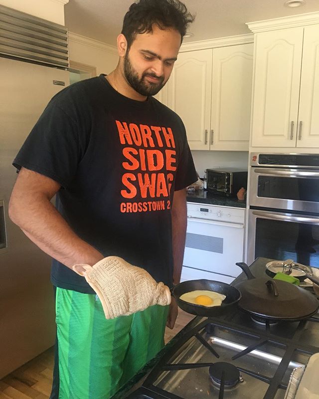 The pan is not small, it's just that my baby cousin is sooo big.
#bigmanlittlepan @akanapeesh