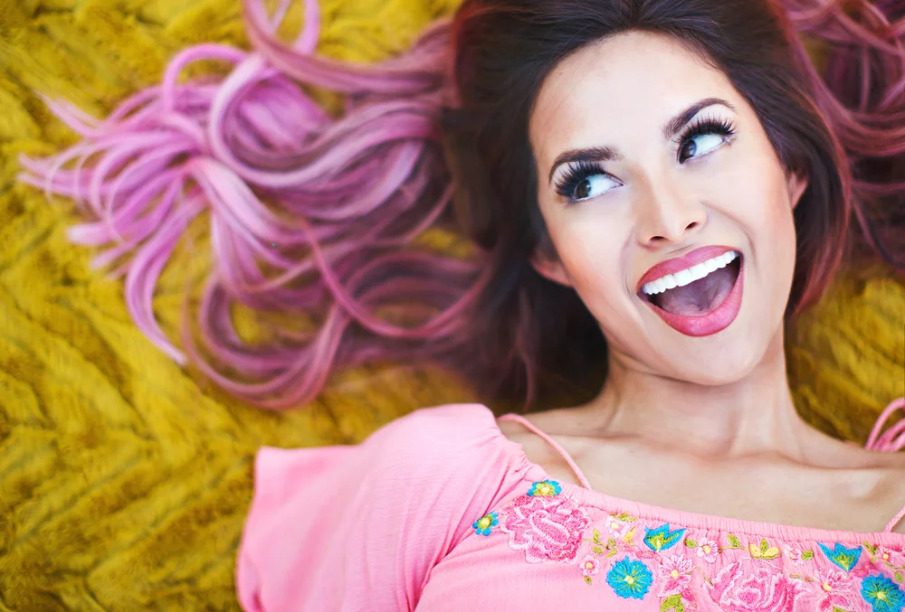 WEB Anna pink hair .jpg