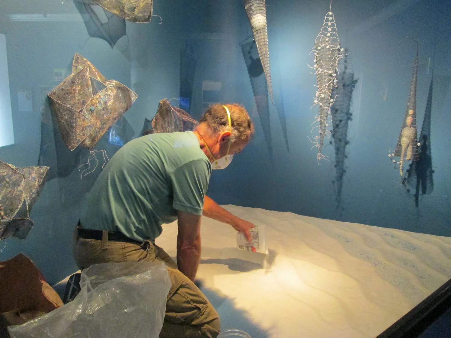 Here I am at the Tennessee Aquarium in Chattanooga, TN doing an installation in a display case that is part of a jellyfish exhibition. "Jellies: Living Art" will be on display through 2016.
