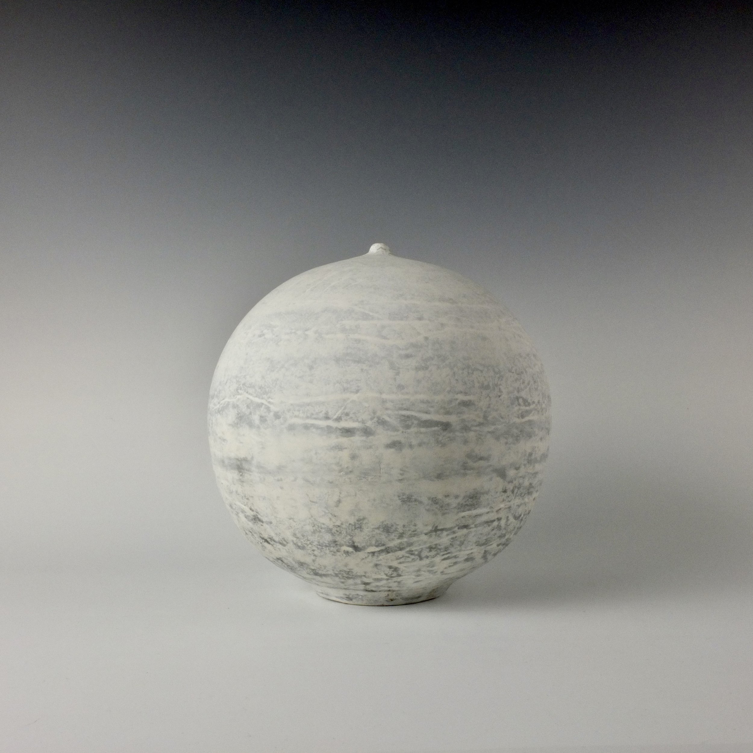 9 3/8" x 9 1/4" x 9 1/4"