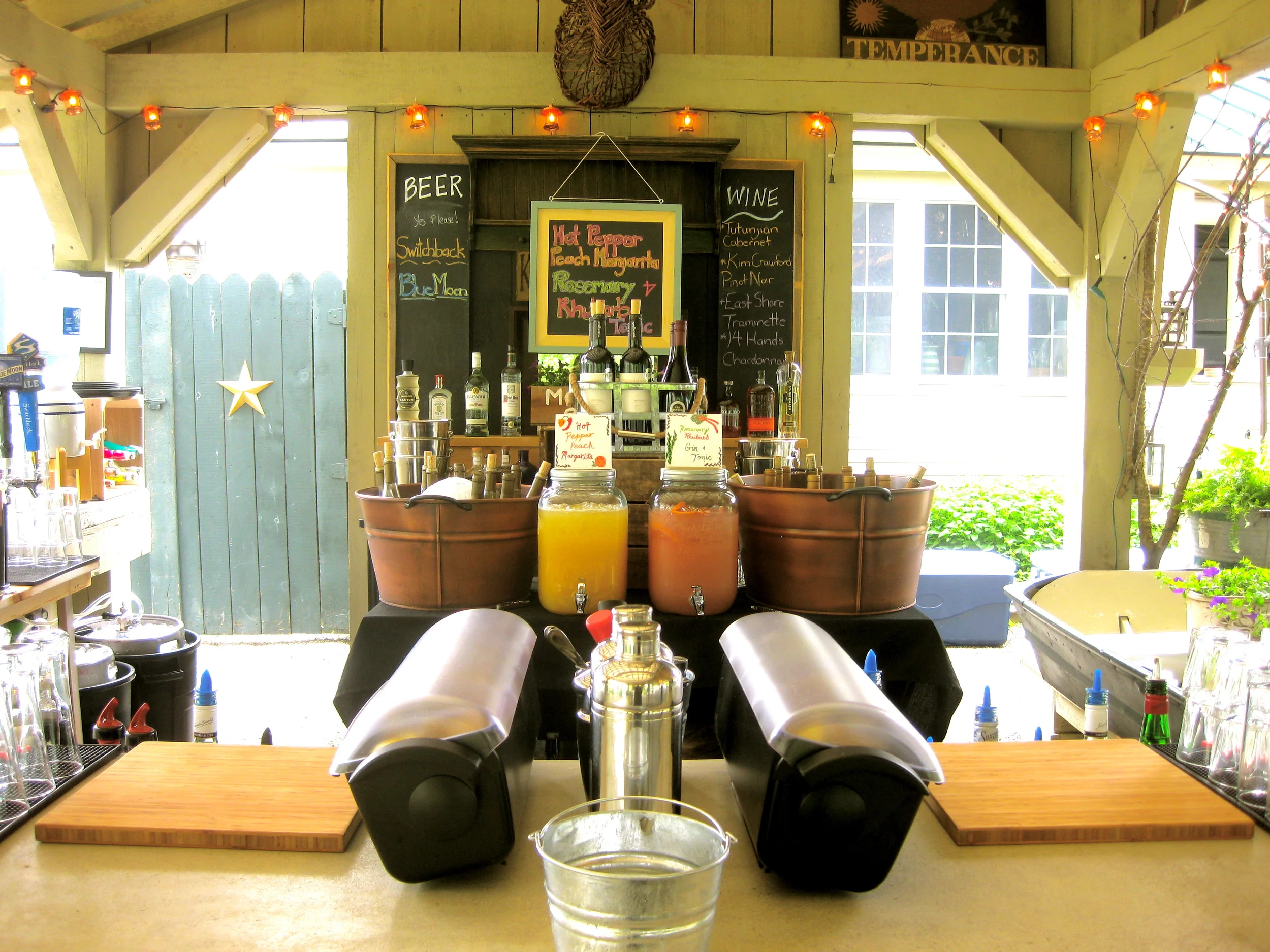 The beautiful bar in the cocktail pavilion at the Alerin Barn