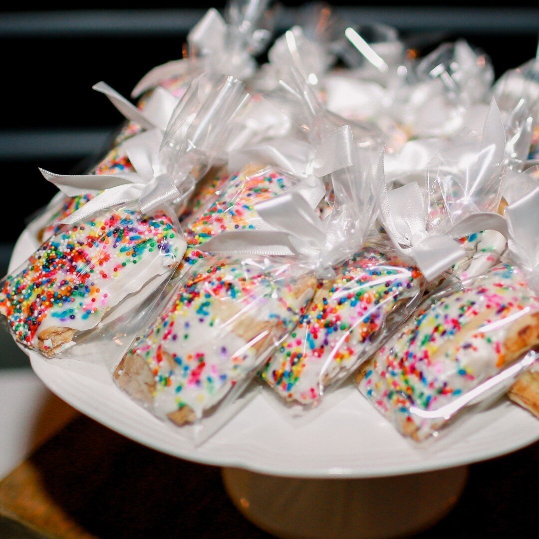 Any other kids-at-heart out there in love with the idea of giving away homemade PopTarts as a wedding favor? You really can't go wrong with delicious baked goods, especially if they're covered in colorful sprinkles

Photo: Kates Captures
Venue: Unive