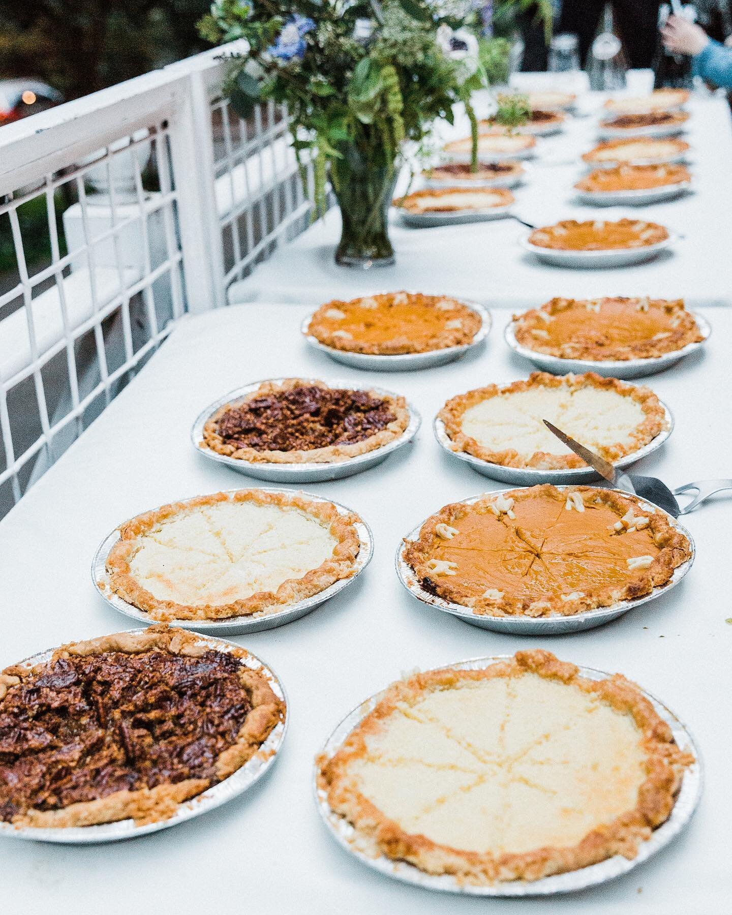 Happy Pi(e) Day!!
.
.
.
Who says you have to eat cake at your wedding? Pie is always a fabulous alternative. Pies pictured here: pecan, pumpkin, and coconut cream. What&rsquo;s your favorite flavor?? 🍒🍎🍑🥥🍌
.
.
.
Photo: @verokherian 
#pieday #pie