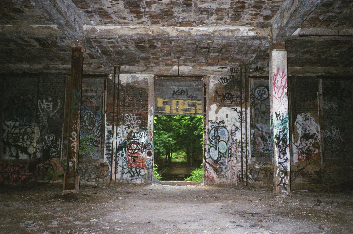 Abandoned-Building-Graffiti-and-Door-to-Forest.jpg
