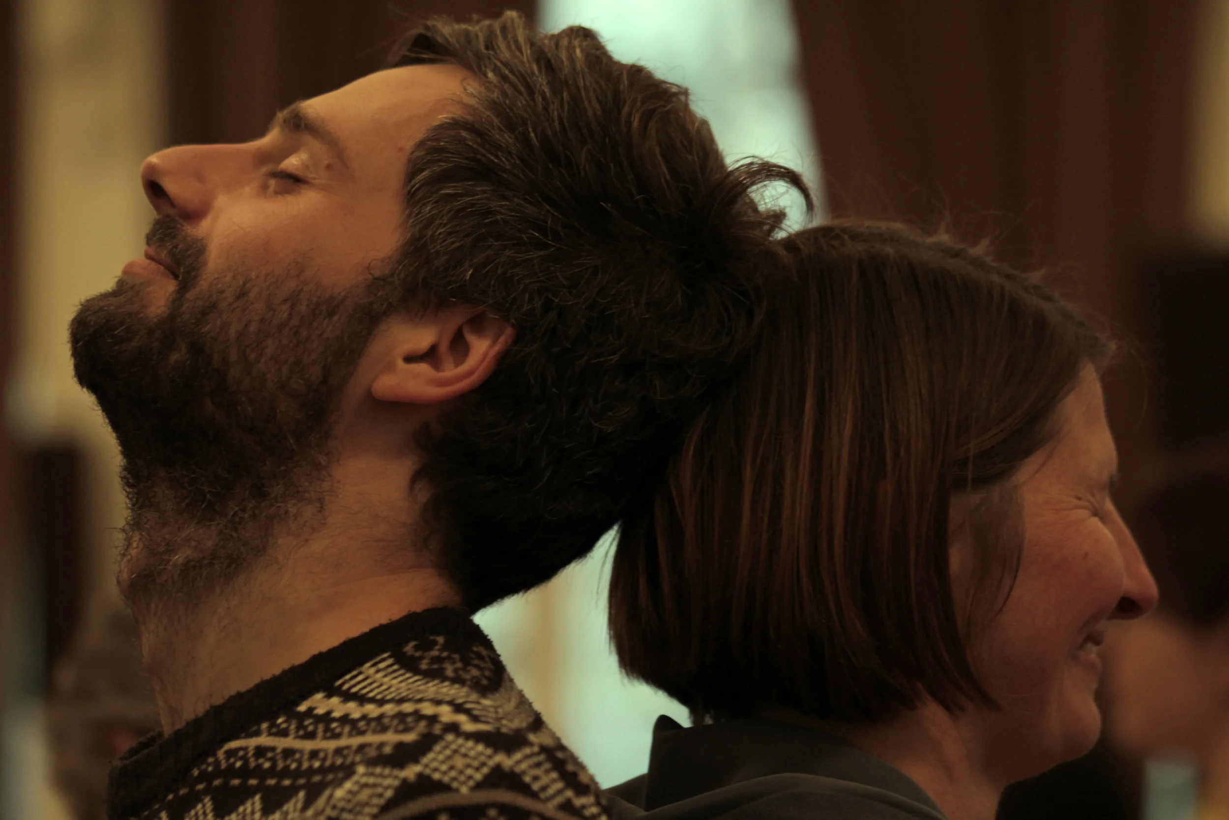 Moving and contacting during Peter's session. Image courtesy of the British Gestalt J ournal. 