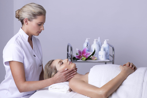 Emphasis is made on an extensive massage for all our facials. The strokes on every facial feature come with a blend of an Indian Ayurvedic style encouraging every cell & facial tissue’s smooth functioning. The neck, shoulder and decloetage is also massaged to encourage overall blood circulation. Therefore the end result is skin that stays glowing for days. Most of our facials include a scalp massage while we allow the mask to process.