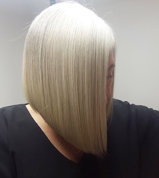 Fabulous and Grey ⚪️👩🏼&zwj;🦳⚪️
.
.
.
.
.
.
.
Using Redken Graydiant Shampoo and Conditioner .
.
.
.
.

#hairstyles #hair #blondehair #blonde #blondegirl #haircolor #haircut #haircolor #haircolourist #healthyhair #hairsalon #hairobsessed #melbourne
