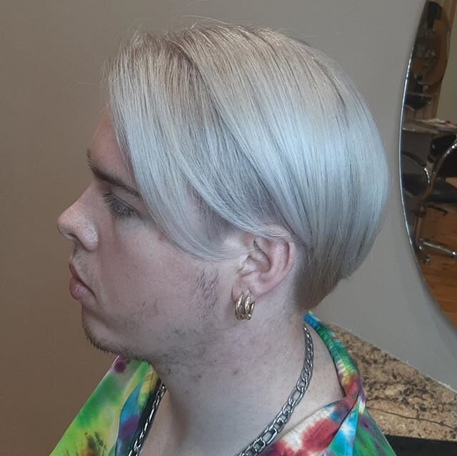 This weeks work on our client 💫✨
Using Redken oil bleach and shades EQ toner.
.
.
.
.
.
.
.
#hairstyles #hair #blondehair #blonde #blondegirl #haircolor #haircut #haircolor #haircolourist #healthyhair #hairsalon #hairobsessed #melbournehairstylist #