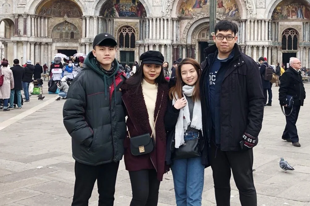 Seet Yue Hent (far left) with his friends