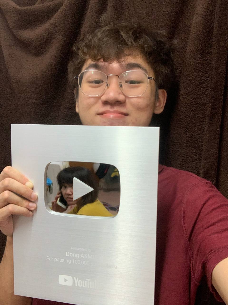 Dong with YouTube's 'Silver Creator Award'