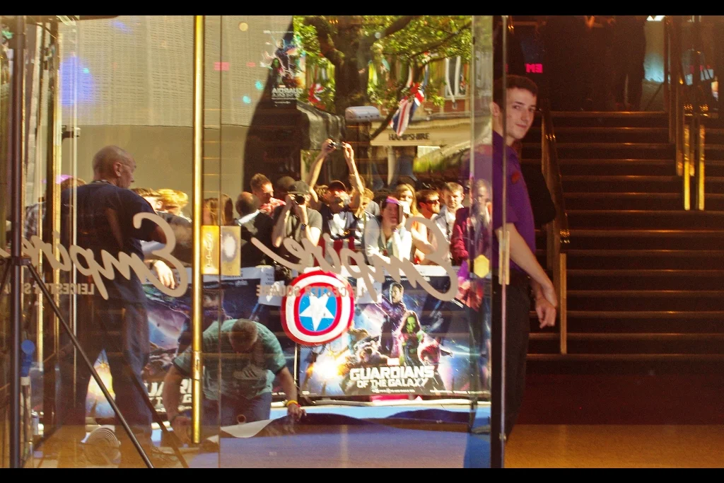 Fun with Mirrors. And shields. And Dutch fangirls.
