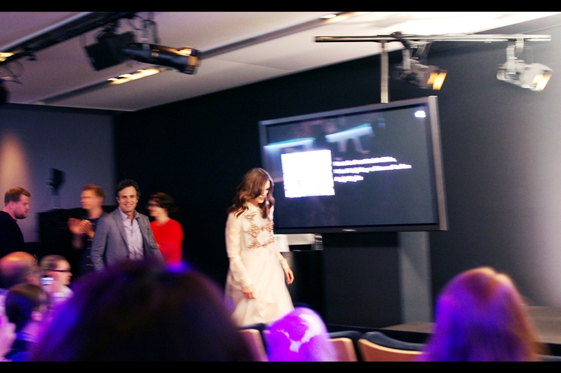 Running fashionably late Keira Knightley, Mark Ruffalo and James Corden approach the stage. The sound of high-speed clicking you can imagine hearing is the disproportionately large Paparazzi group behind the Apple Film Guys, photographing Keira Knightley. Or... you know... maybe James Corden, who is pretty cool, too.