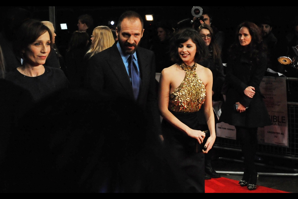 The mighty trio pose for the Paparazzi.