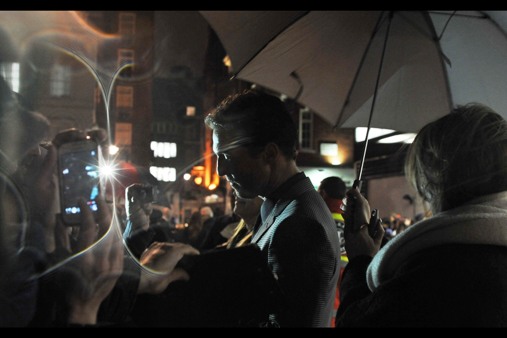 Now it's Matthew McConaughey's turn to be photographed by a waterlogged 50mm Prime and honestly right now I'm thinking of taking a bottle water with me to all nighttime premieres and dousing parts of the lens before the stars arrive.