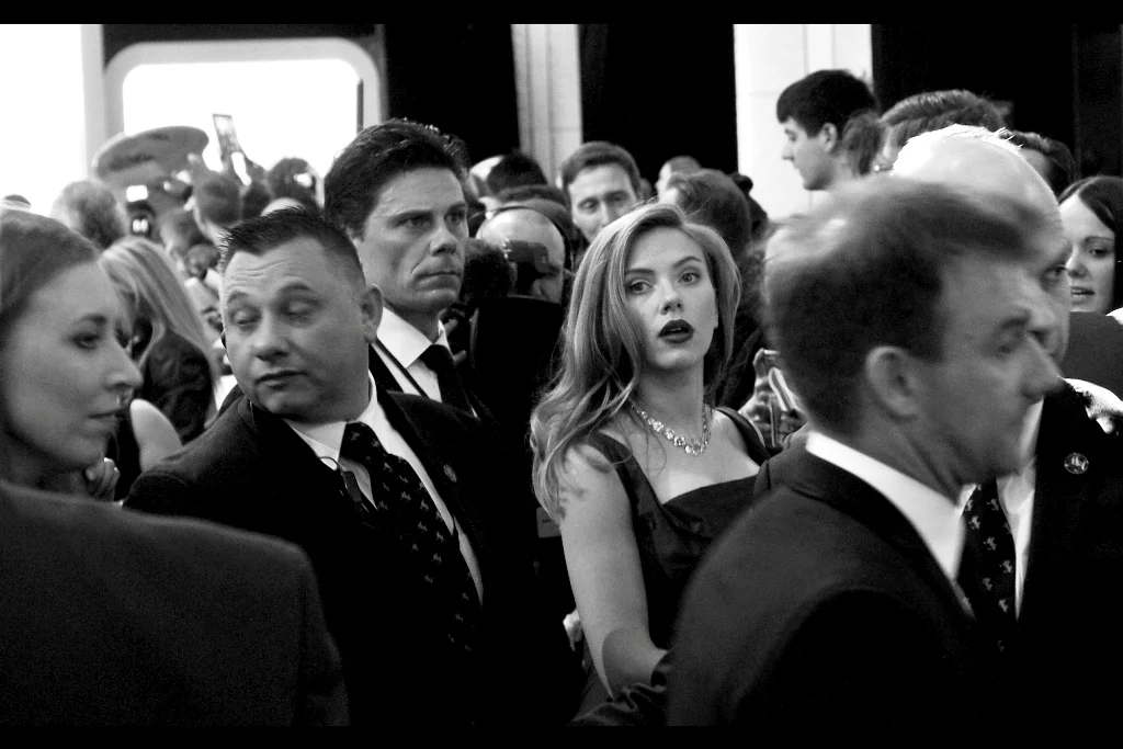 And.... gosh darnit, the 18x12 black'n'white photo I really wanted signed was being held by me at an arc barely two degrees west of where she was looking as she headed for the escalators and the cinema and out of my life.