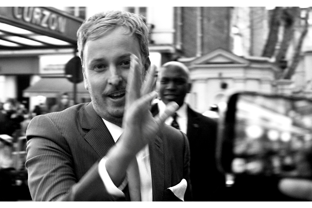 "Anyway, peace out, I gotta high-five some Muppets" at any other premiere in England, that might be perceived as an insult against autograph dealers, in which case I'd be even more supportive.