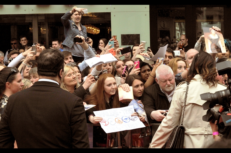 "PLEASE SIGN SOMETHING!!! Also... are you even in this movie?" Apparently they expected JJ Abrams to turn up to this thing.