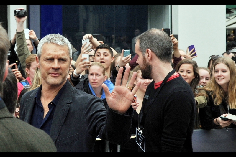Director Neil Burger's hand looks disproportionately large. In addition to this, he also directed the movie "Limitless" starring Bradley Cooper, Abbie Cornish and Robert De Niro. It was actually quite decent. I recommend watching it in an airport lounge in Tokyo after you've been awake for 22hours+. It's quite the profound experience. As is acute sleep deprivation.